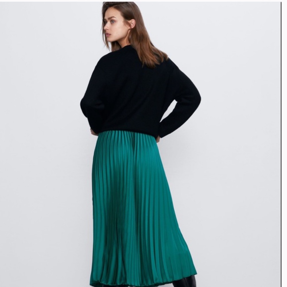 Zara Black and Green Midi Skirt